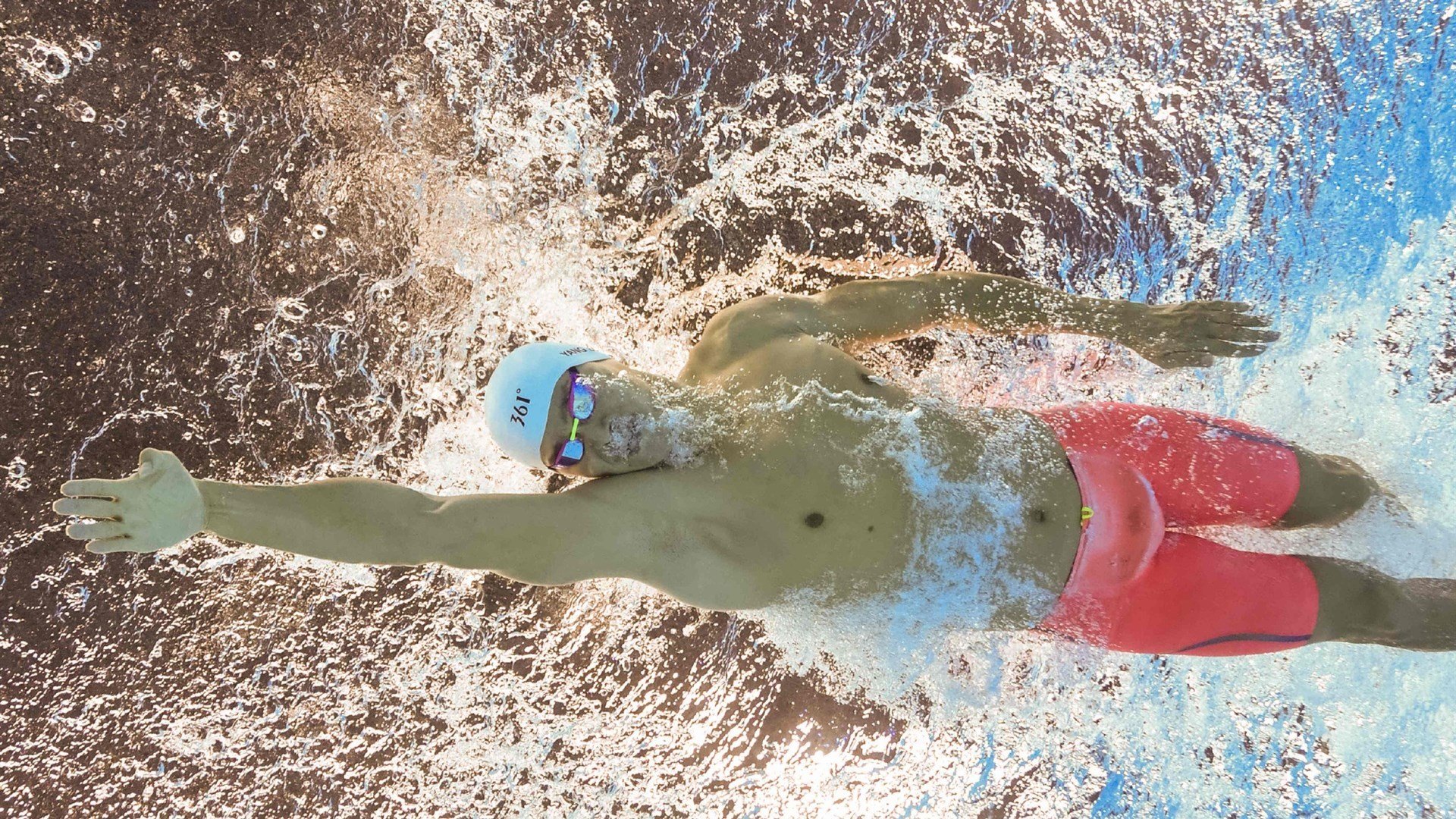 乐鱼电竞在线平台-WRC冬季赛：冰雪赛道中的极速比拼，冰雪赛车比赛视频