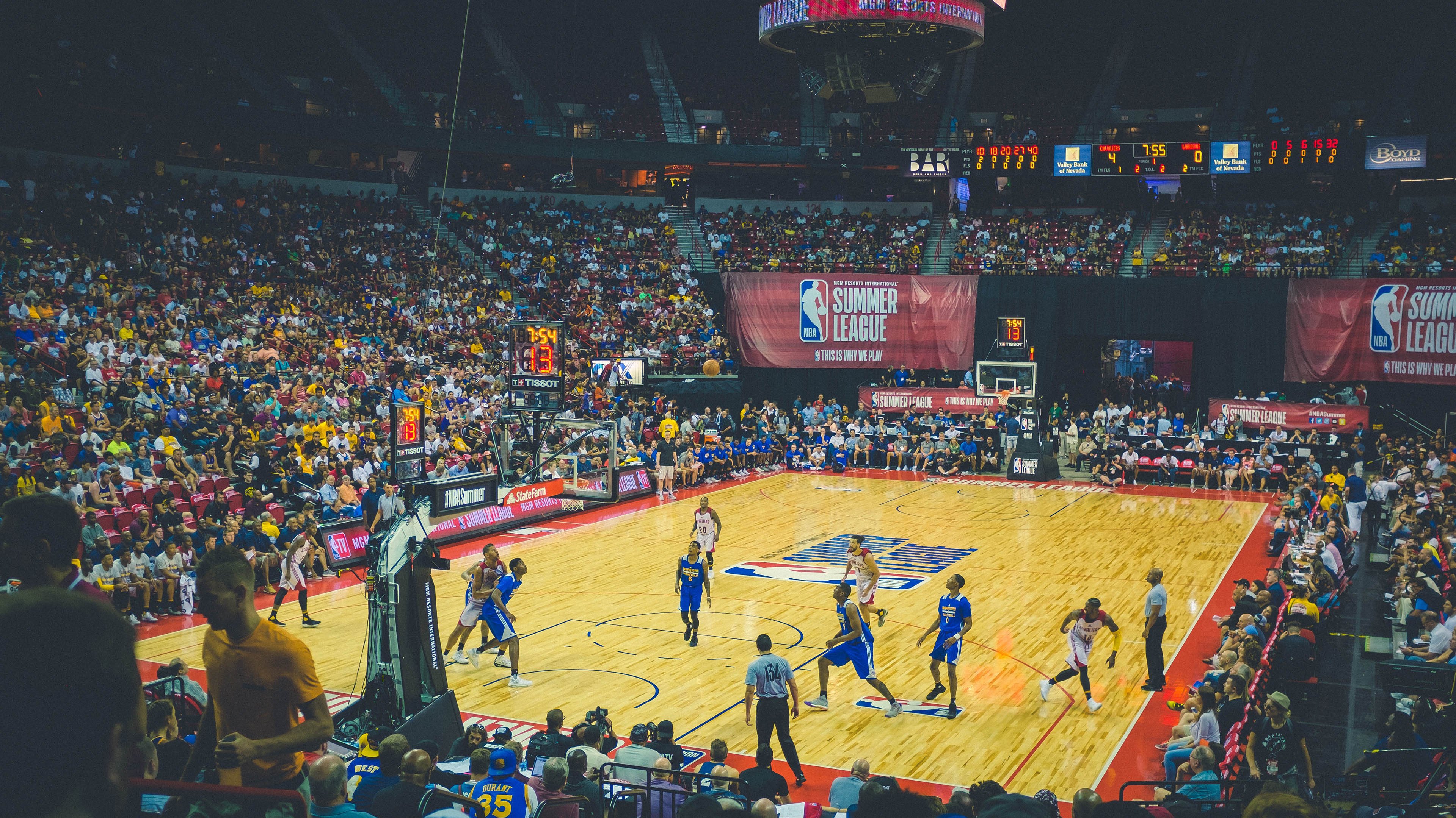 精彩逆转：比赛中的经典“圈粉瞬间”，nba经典逆转